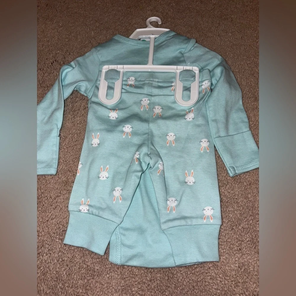 Two baby girl outfits three months carter’s and cloud Island NEW